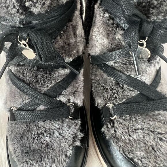 Stuart Weitzman Ariana Snowboot  - Picture 8 of 14